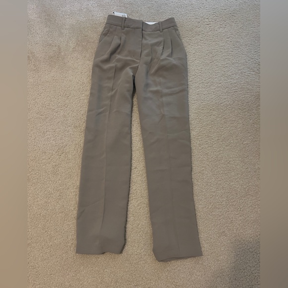 NWOT Aritzia effortless pants Regular size 0
Color Modern Taupe Crepette - Picture 7 of 12